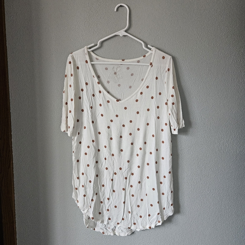24/7 Maurices White and Brown Polka Dot Short Sleeve Top